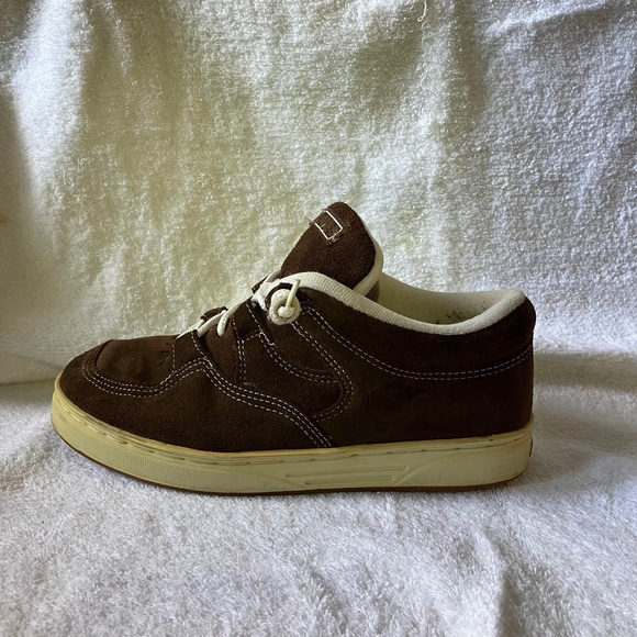 VANS - Picture 5 of 9